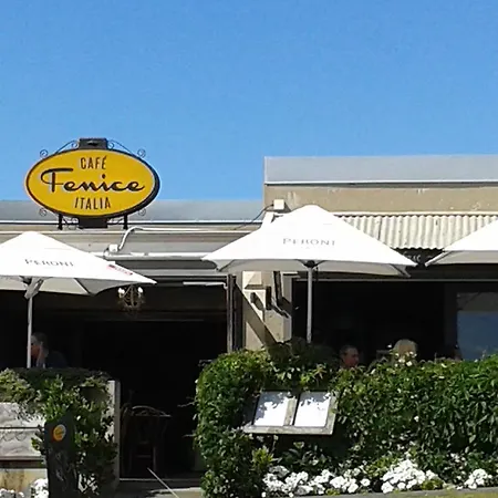 Jake'S Place Oneroa Waiheke Room photo